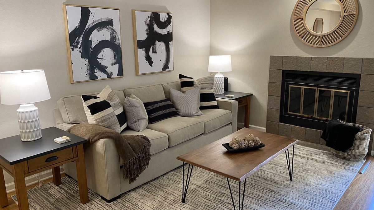 Palo Alto Condo | Spacious 2BR 2-1/2 Bath Palo Alto Retreat with Designer Touch-30 DAY MINIMUM