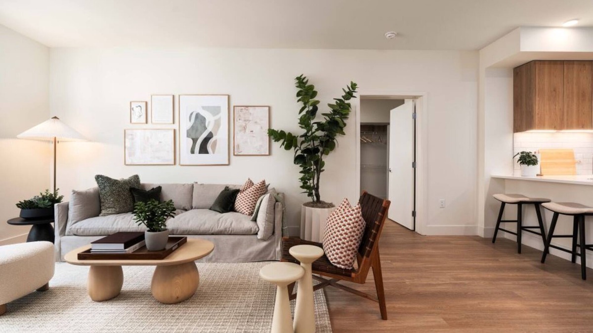 Burlingame Condo | Spacious 2BR Condo at One Adrian w Pool