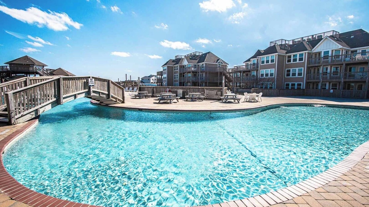 Duck Condo | Spacious 2BR Condo w/Beach Access