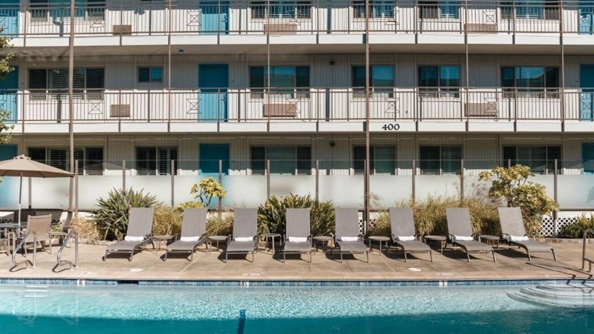 Corte Madera Hotel | Spacious 2BR Family Suite | Kitchen | Courtyard | Pool | Free Parking | BBQ Area