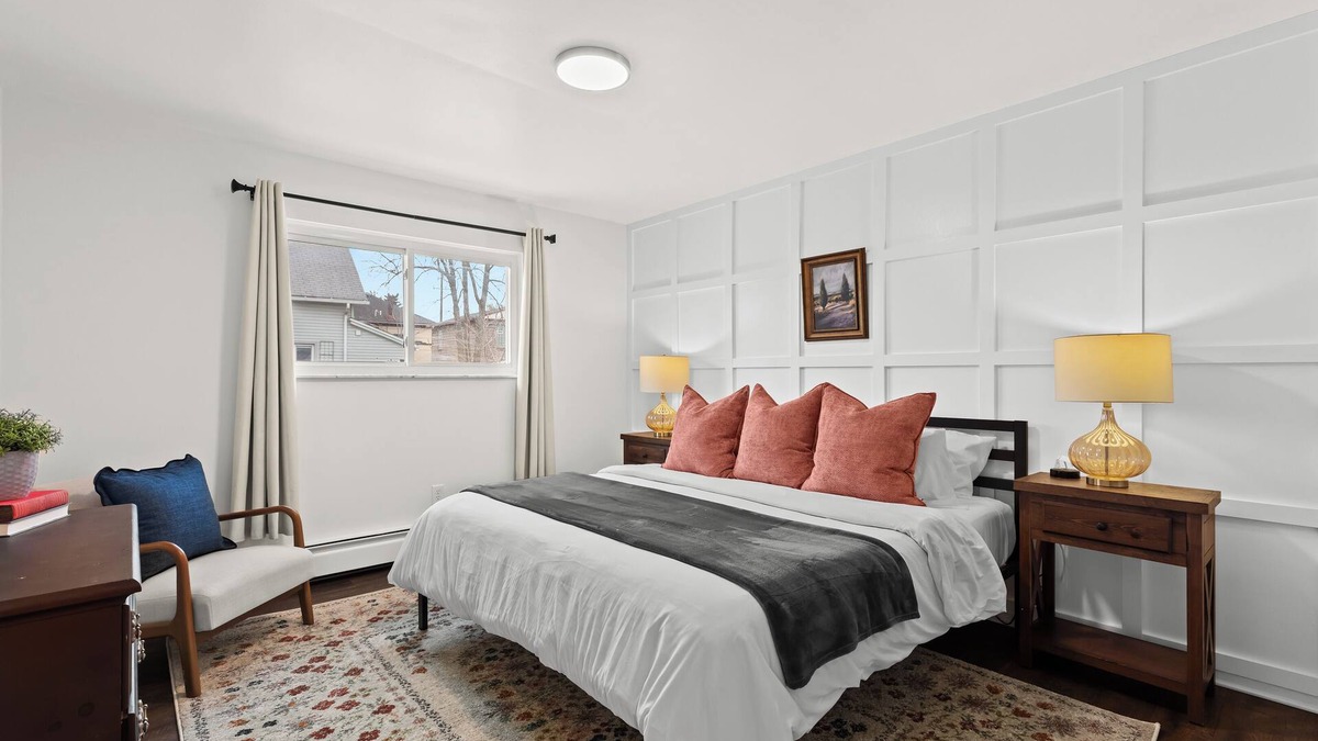 Mount Clemens Apartment | Spacious 2BR Flat | King Bed | Downtown Mt.Clemens