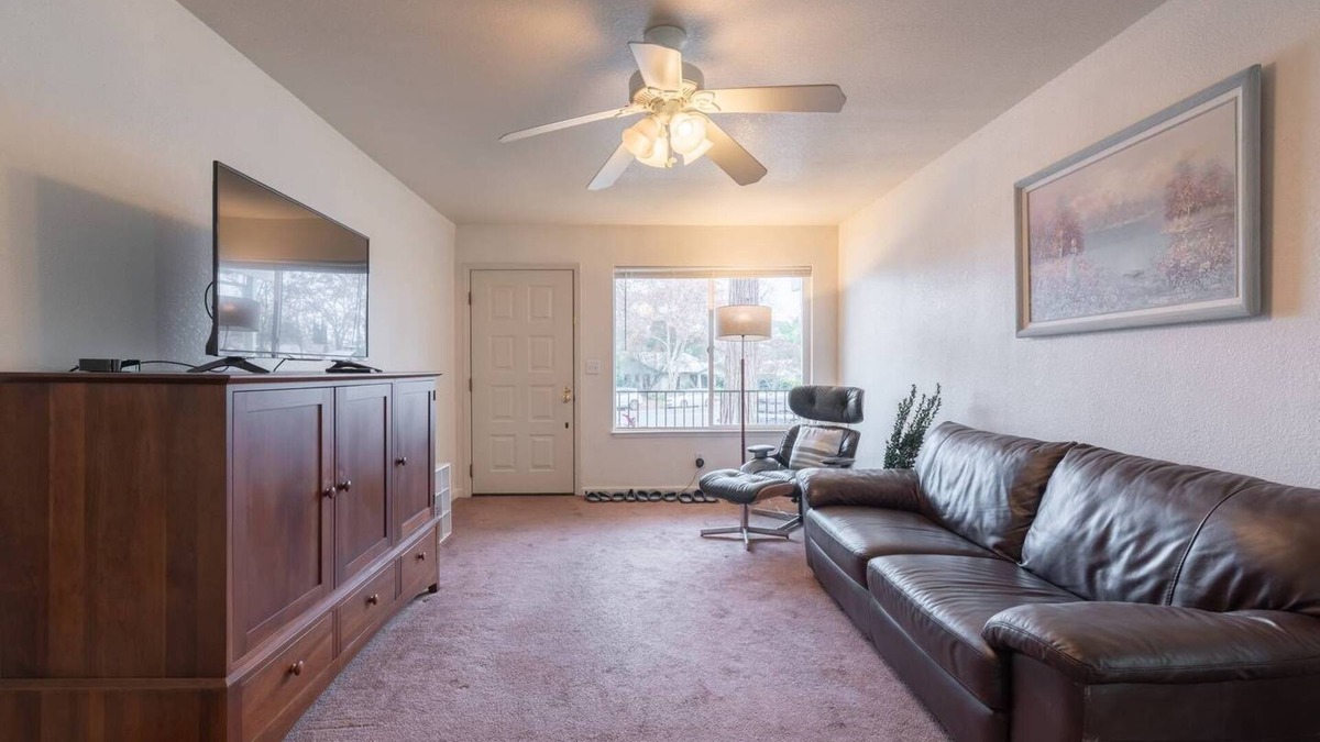 Roseville House | Spacious 2BR House Historic Downtown Roseville