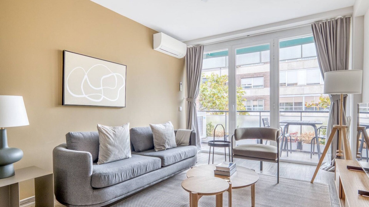 Cuatro Caminos Apartment | Spacious 2BR in Tetuán, by Blueground