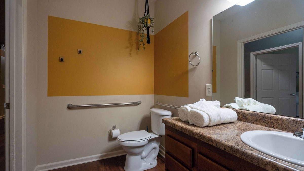 Arcadia Apartment | Spacious 2BR Retreat | King Beds | Pool & 24/7 Gym