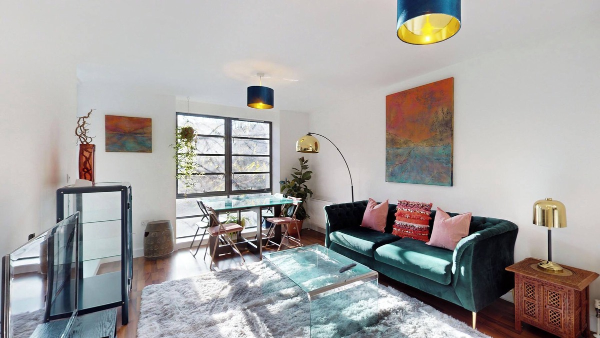 De Beauvoir Apartment | Spacious 2BR W/Private Balcony on Regent's Canaln