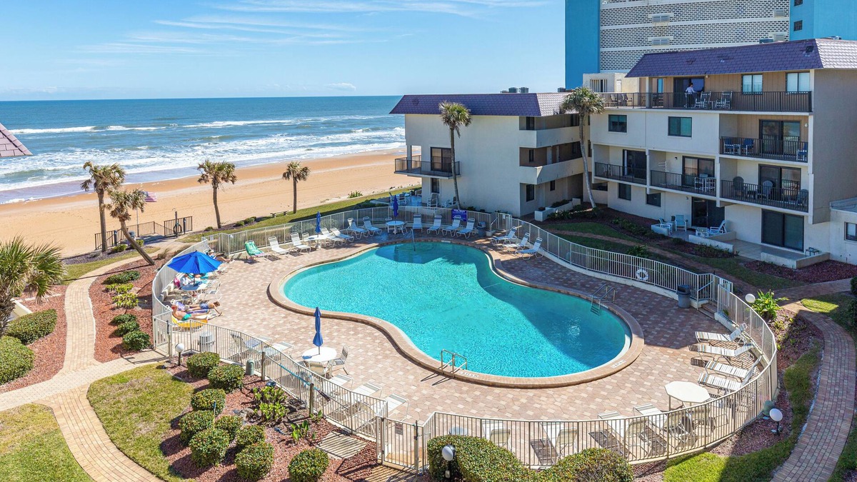 Ormond Beach Condo | Spacious 3 bd 3 bath unique condo on no drive beach. Lg. deck, for entertaining