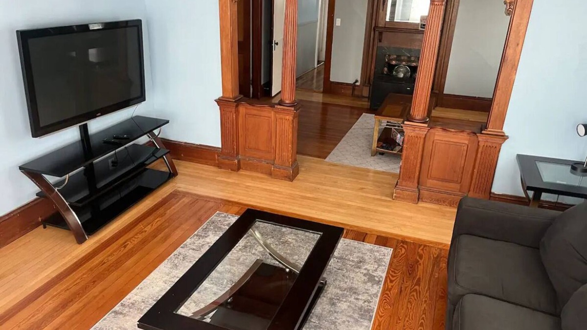 New Bedford Apartment | SPACIOUS 3 BDRM APARTMENT 3RD FL W/DECK OVERSEEING CITY SKYLINE