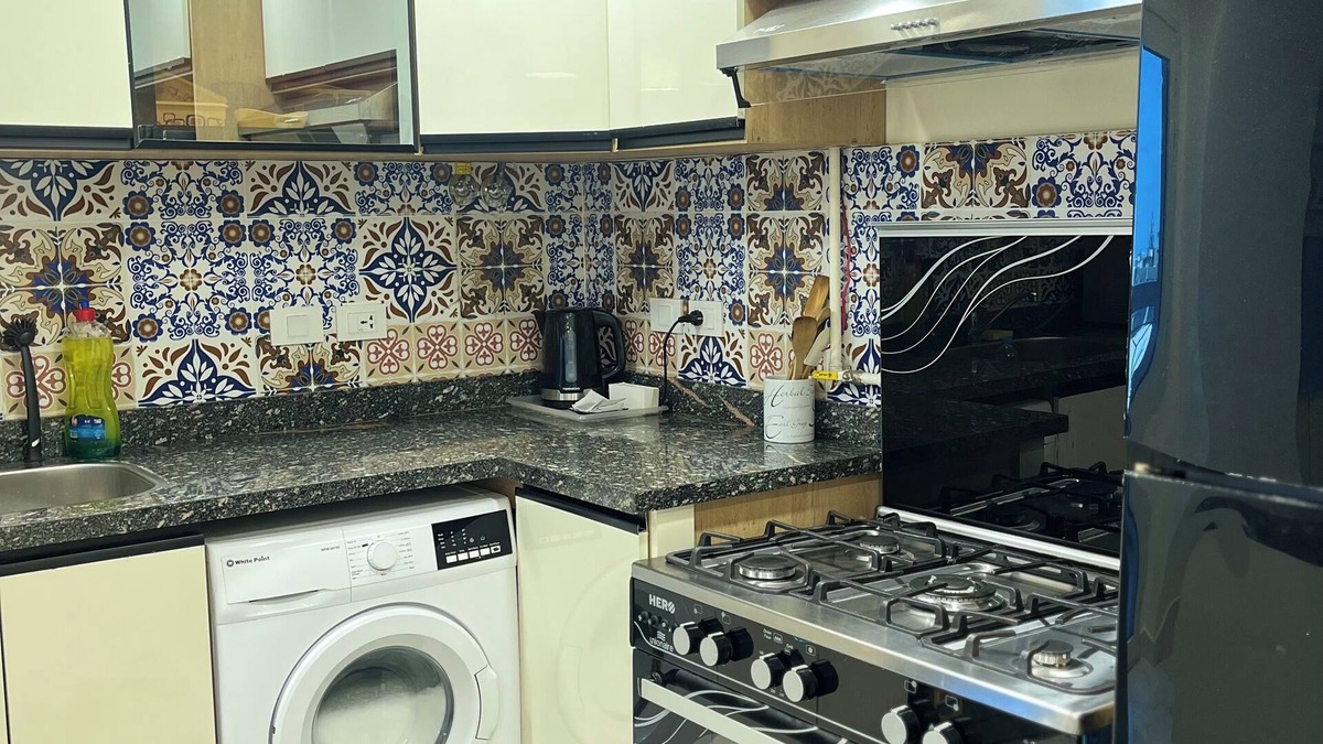 Heliopolis Apartment | Spacious 3-bedroom apartment with AC and WiFi in wonderful Cairo Governorate