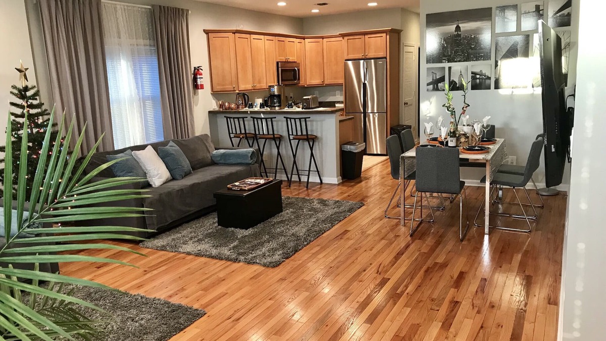 North Bergen Apartment | Spacious 3 bed + 2 Bath + Free parking, mins to Manhattan and Airport