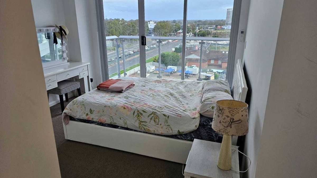 Blacktown Apartment | Spacious 3 bed/2 full bath/2 car space and 5 minutes walk from train station