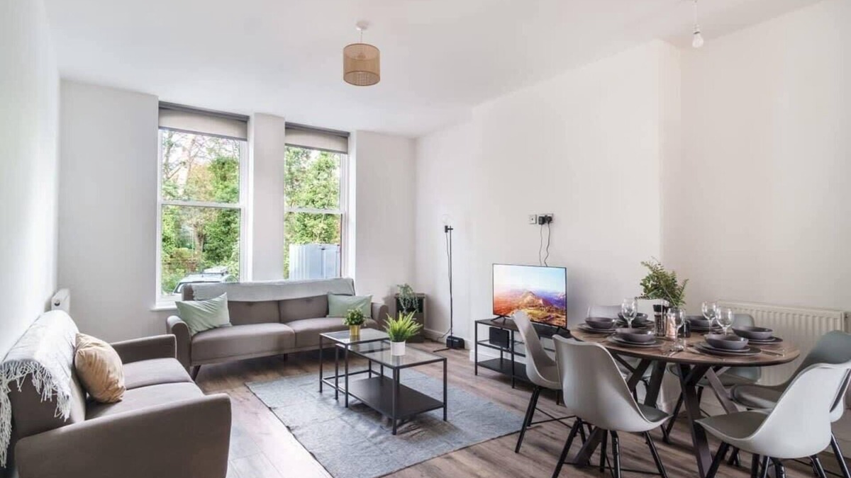 Crosby Apartment | Spacious 3 Bed Apartment in Waterloo, Liverpool
