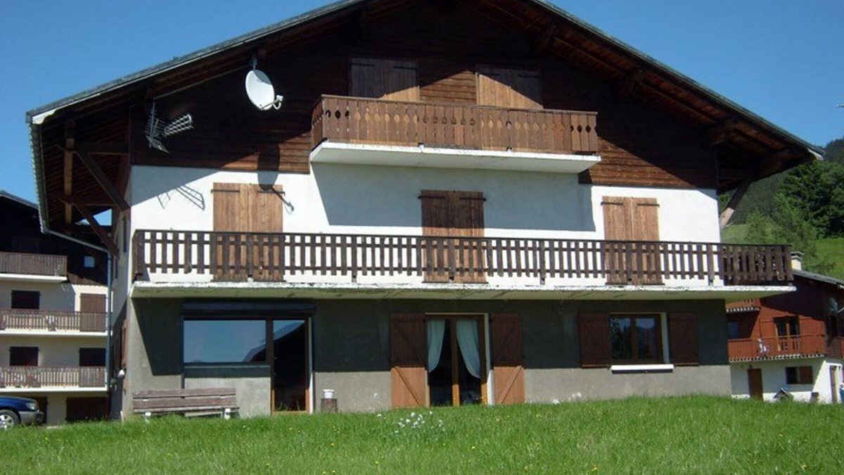 Cohennoz Apartment | Spacious 3-Bed Apt for 8, 80m from Cernix Slopes, Pet-Friendly, Terrace, Parking