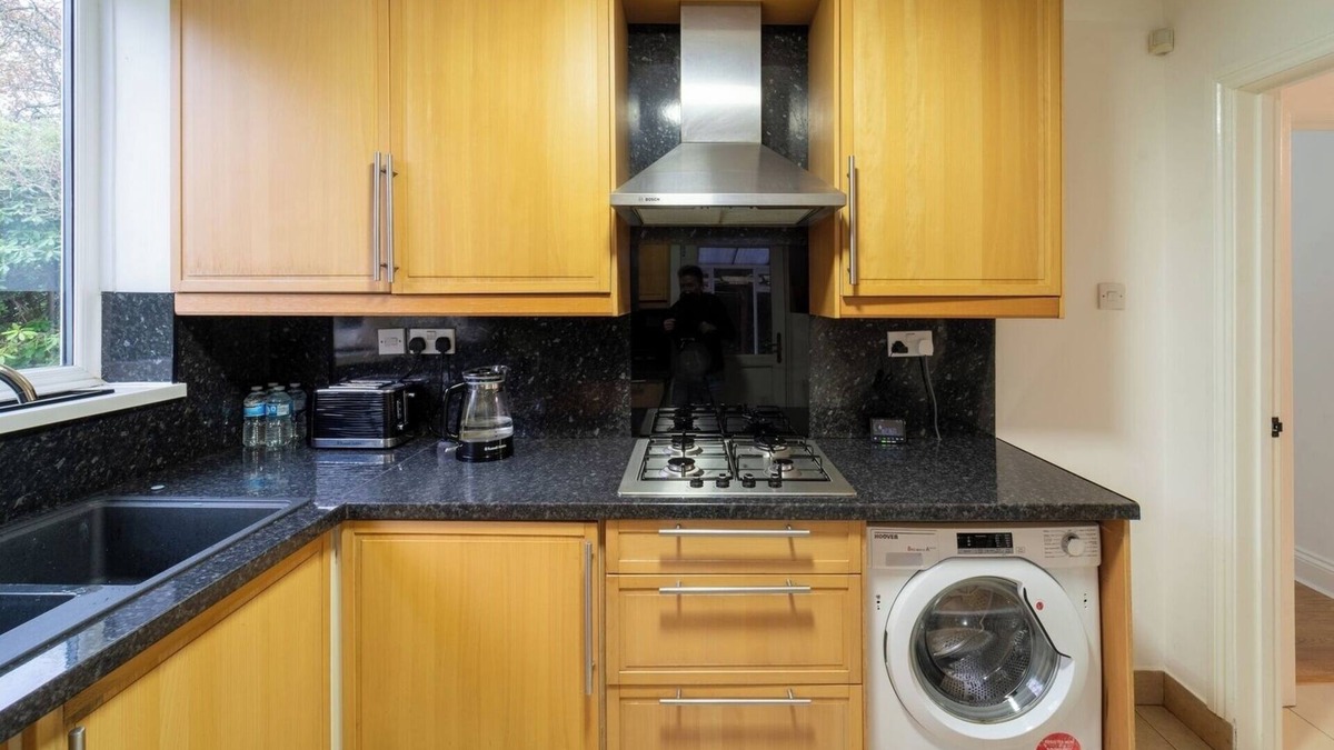 Barnt Green House | Spacious 3-Bed Home with Garden