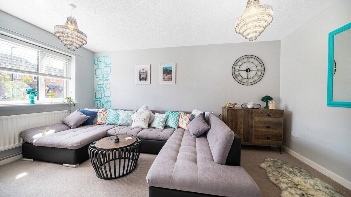 Coventry House | Spacious 3 bed house w/garden, parking, WiFi, TV