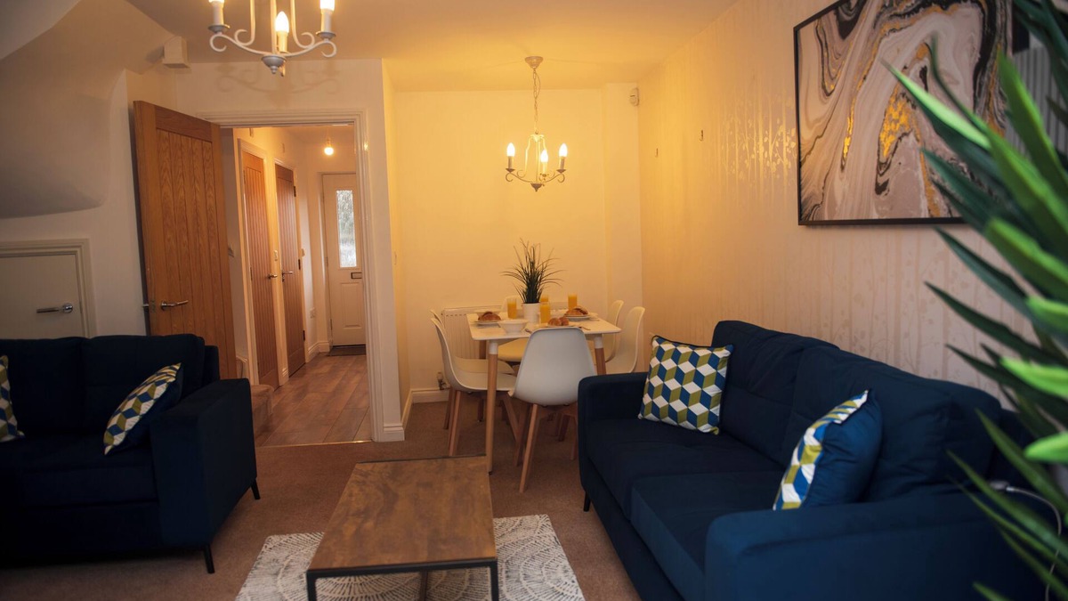 Cribbs Causeway House | Spacious 3 bed town house in Bristol.