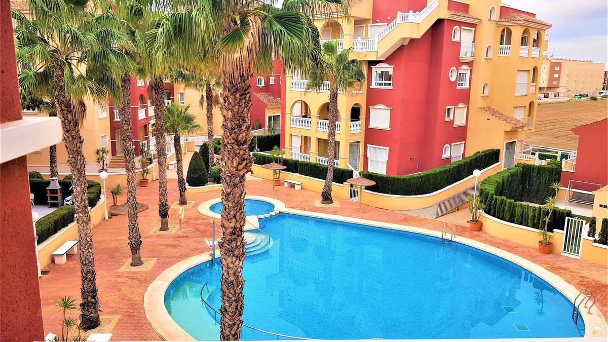 Los Alcazares Apartment | Spacious 3 bedroom 2 bathroom Apartment - Puerto Marina complex overlooking pool
