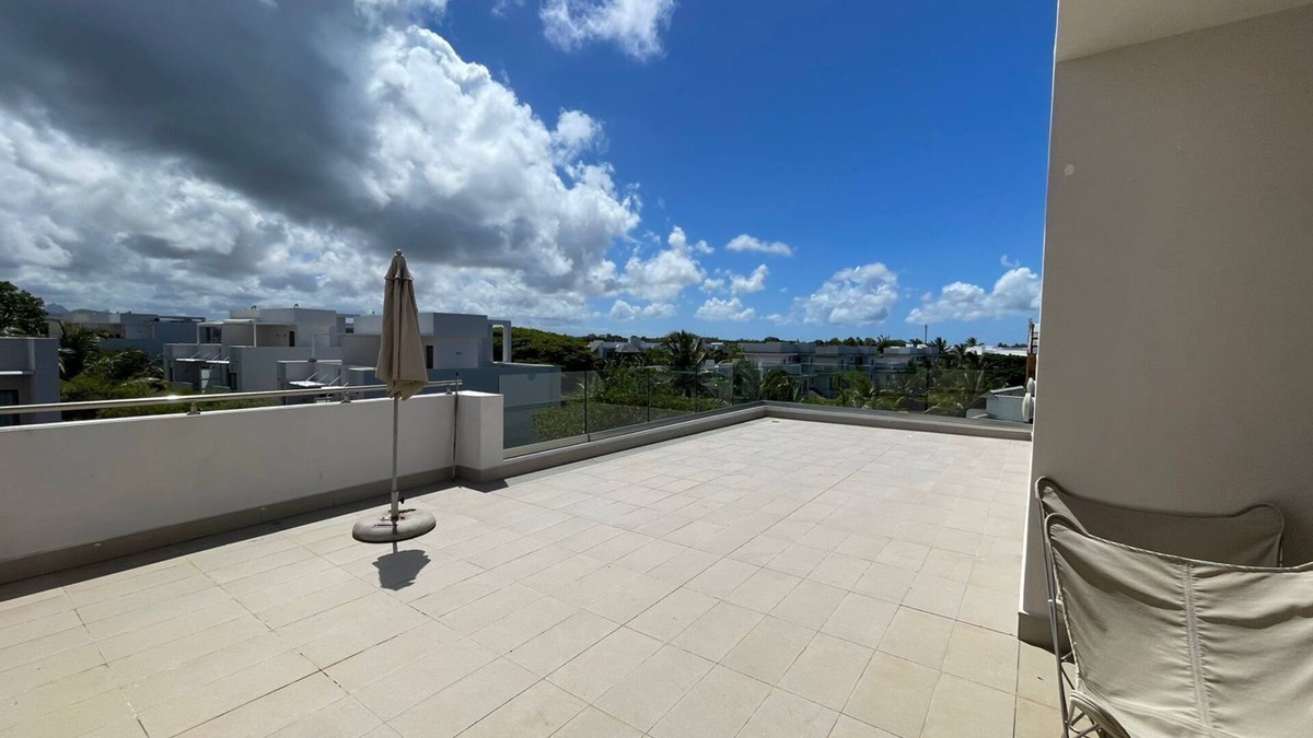 Roches Noires Apartment | Spacious 3-bedroom Penthouse with beach views and pool views in Azuri Mauritius