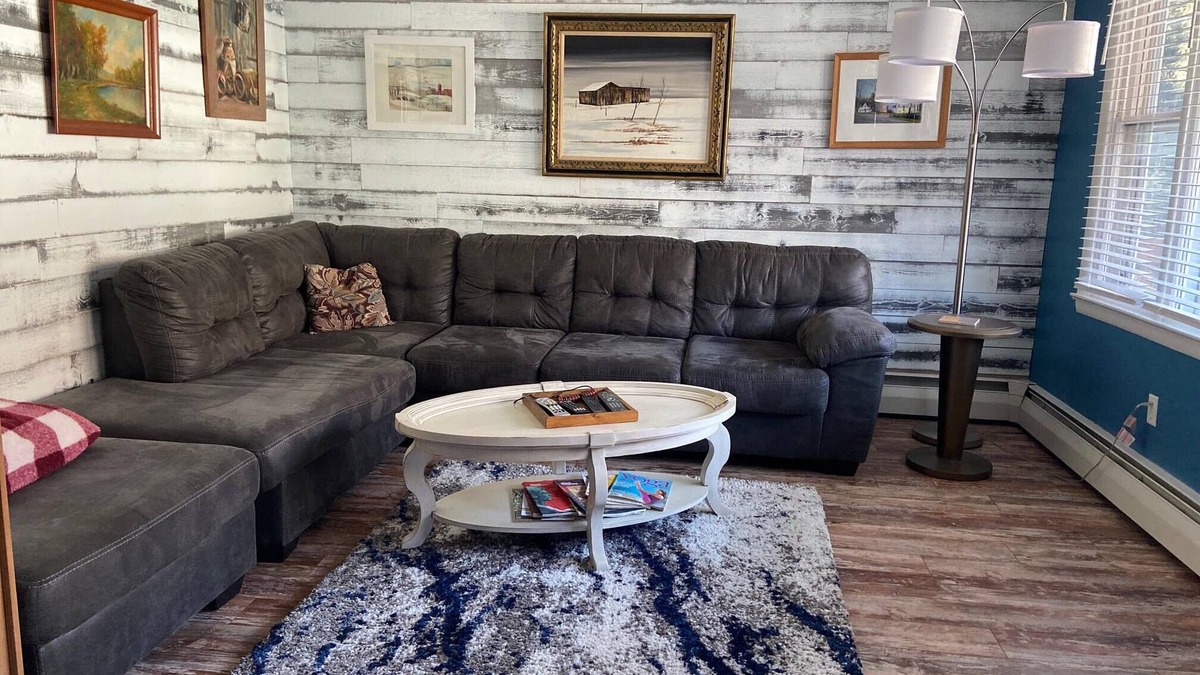 Ashfield Apartment | Spacious 3 Bedroom, 2 Bath Apartment-historic Jim Thorpe, large patio & balcony