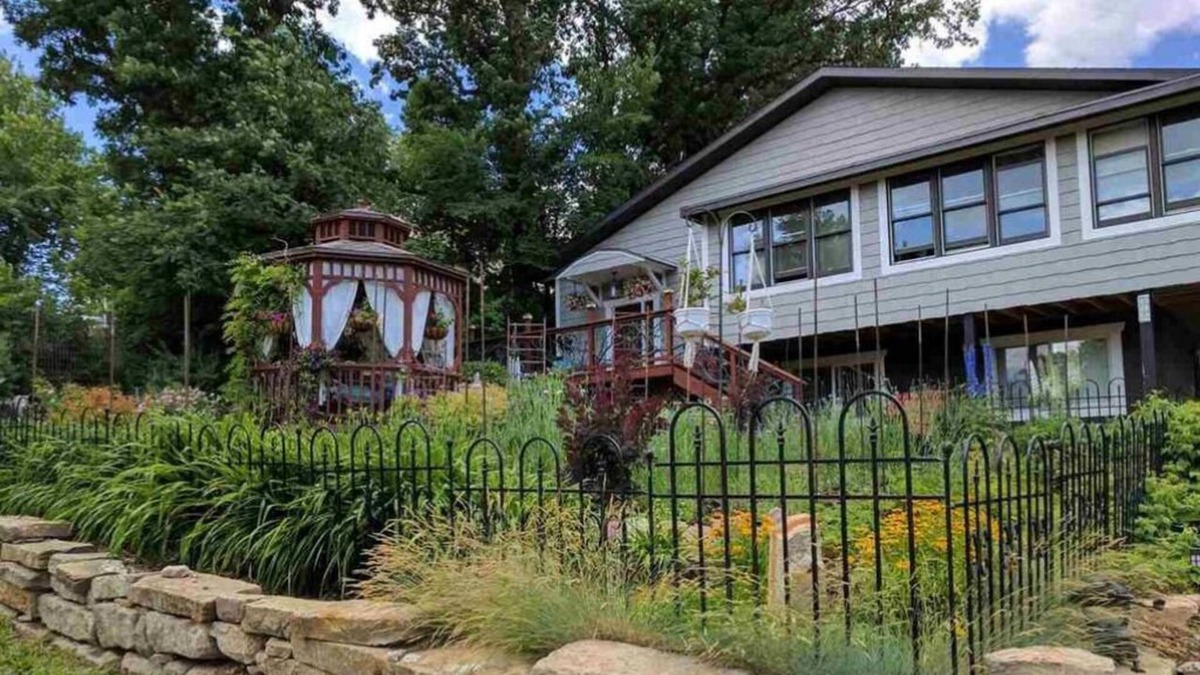 Whitewood Apartment | Spacious 3 Bedroom 2 Bathroom Apt. In the ❤ of the Black Hills