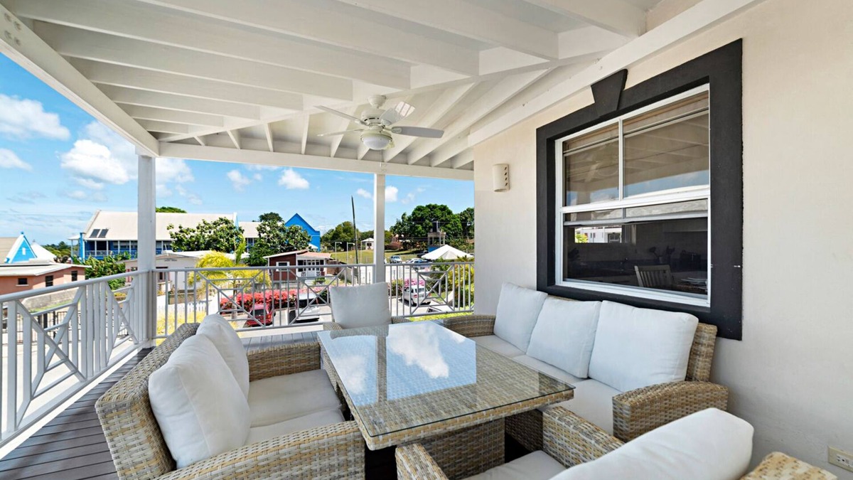 Bowling Alley Hill Villa | Spacious 3 Bedroom Apartment