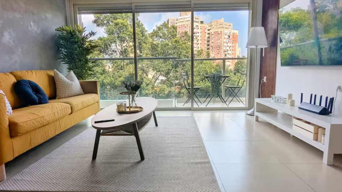 Ramat Gan Apartment | Spacious 3-bedroom apartment with WiFi, AC in marvelous Ramat Gan