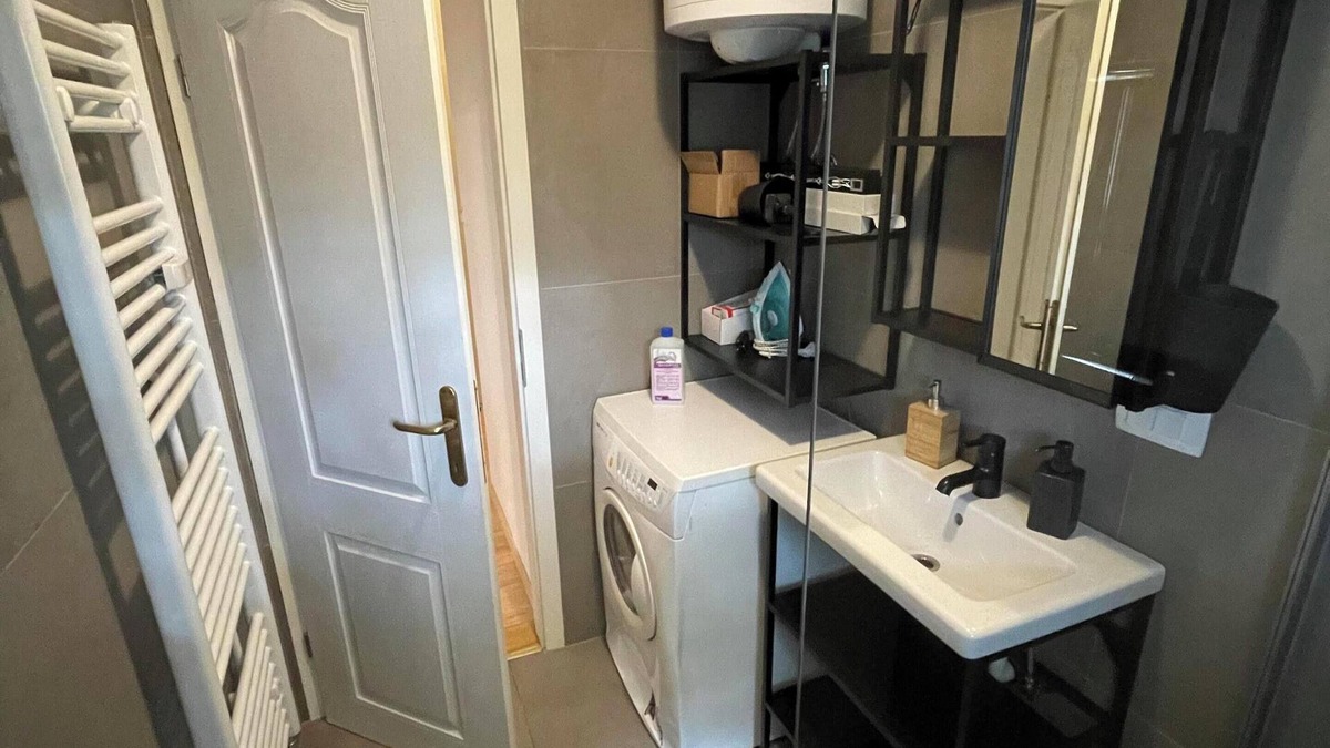 Bezigrad District Apartment | Spacious 3-bedroom apartment + FREE parking