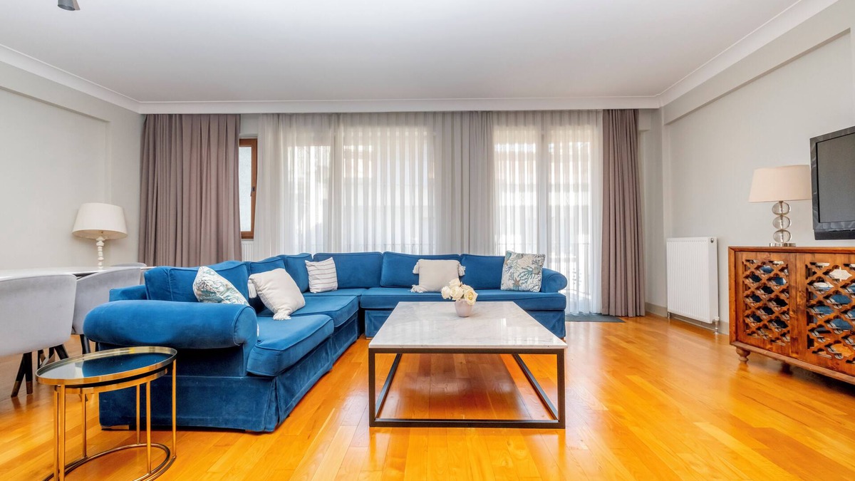 Gumussuyu Mahallesi Apartment | Spacious 3-bedroom apartment with WiFi, AC in lovely Istanbul