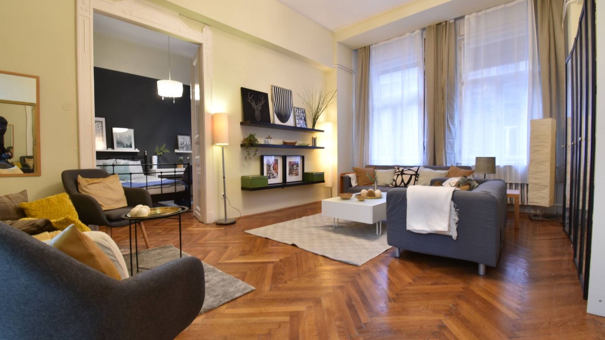 Csarnok negyed Apartment | Spacious 3-bedroom apartment in charming Budapest with AC, WiFi