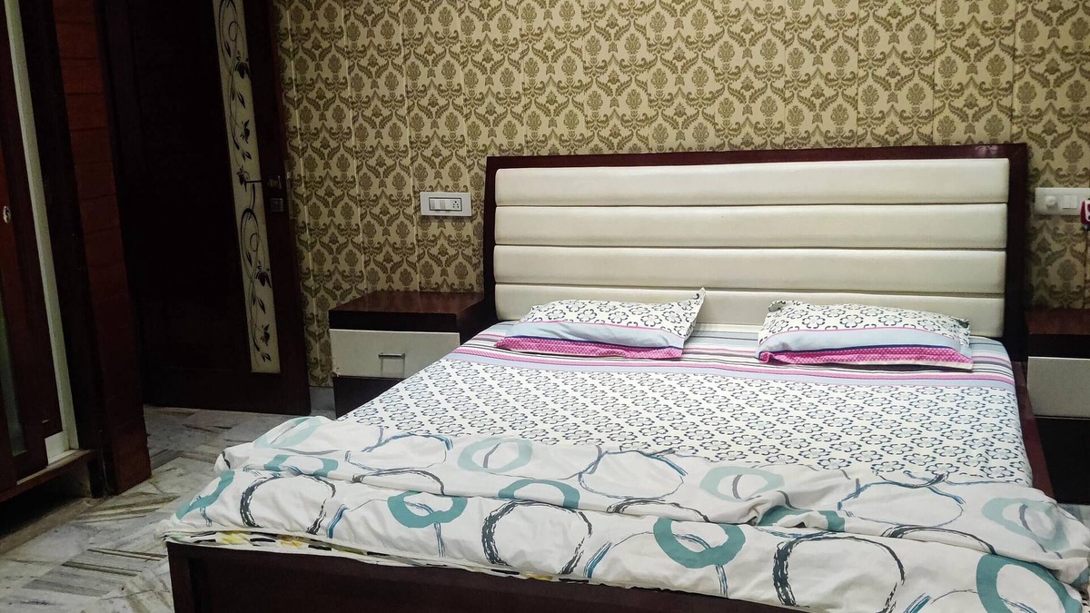 Shaheed Bhagat Singh Nagar Apartment | Spacious 3-bedroom apartment with AC, WiFi in tranquil Ludhiana