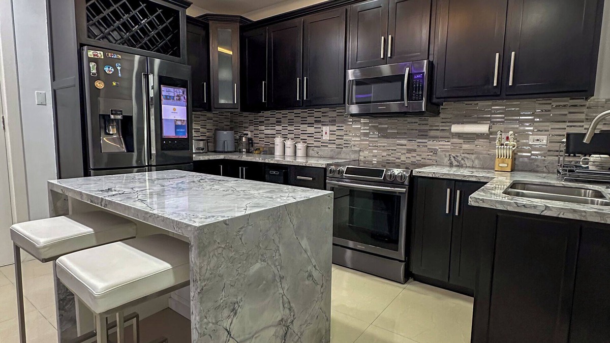 Saint Andrew Apartment | Spacious 3-bedroom apartment Kingston Jamaica - SLuxe City Haven