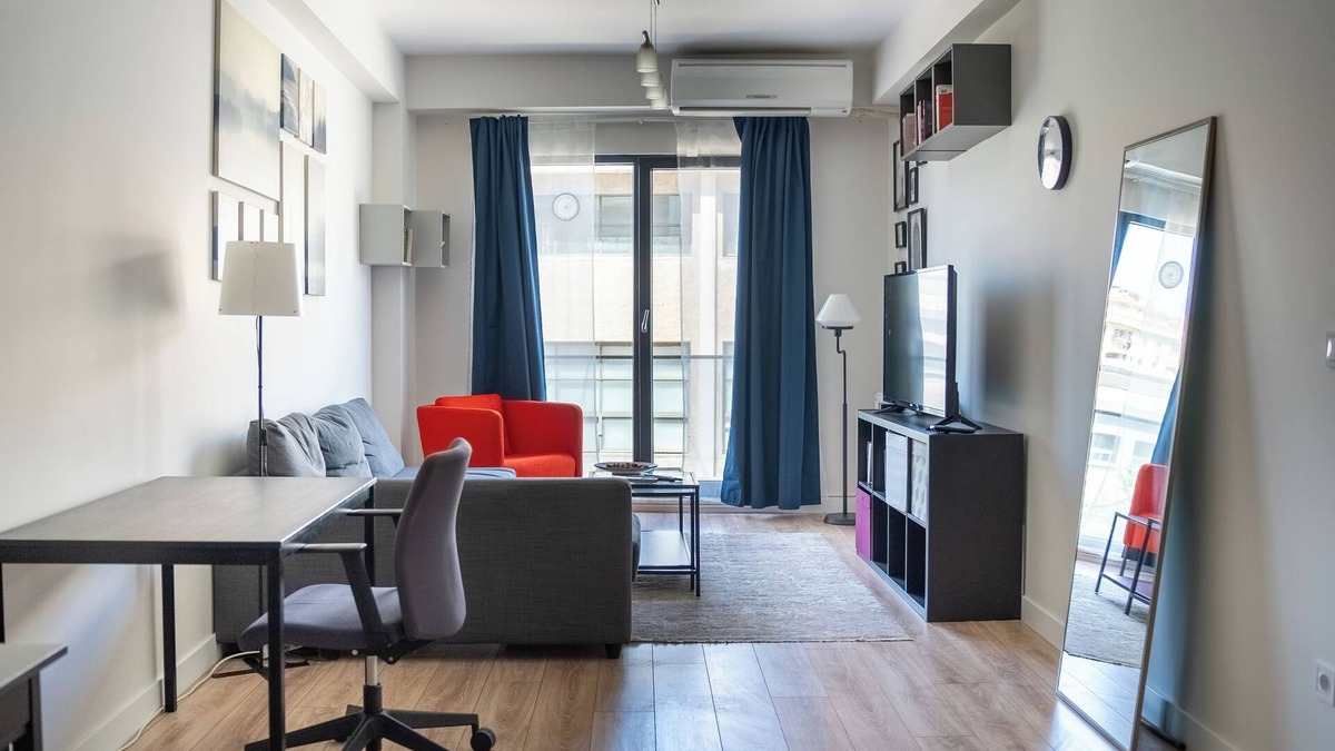 Kadikoy Apartment | Spacious 3-bedroom apartment with WiFi, AC in charming Istanbul