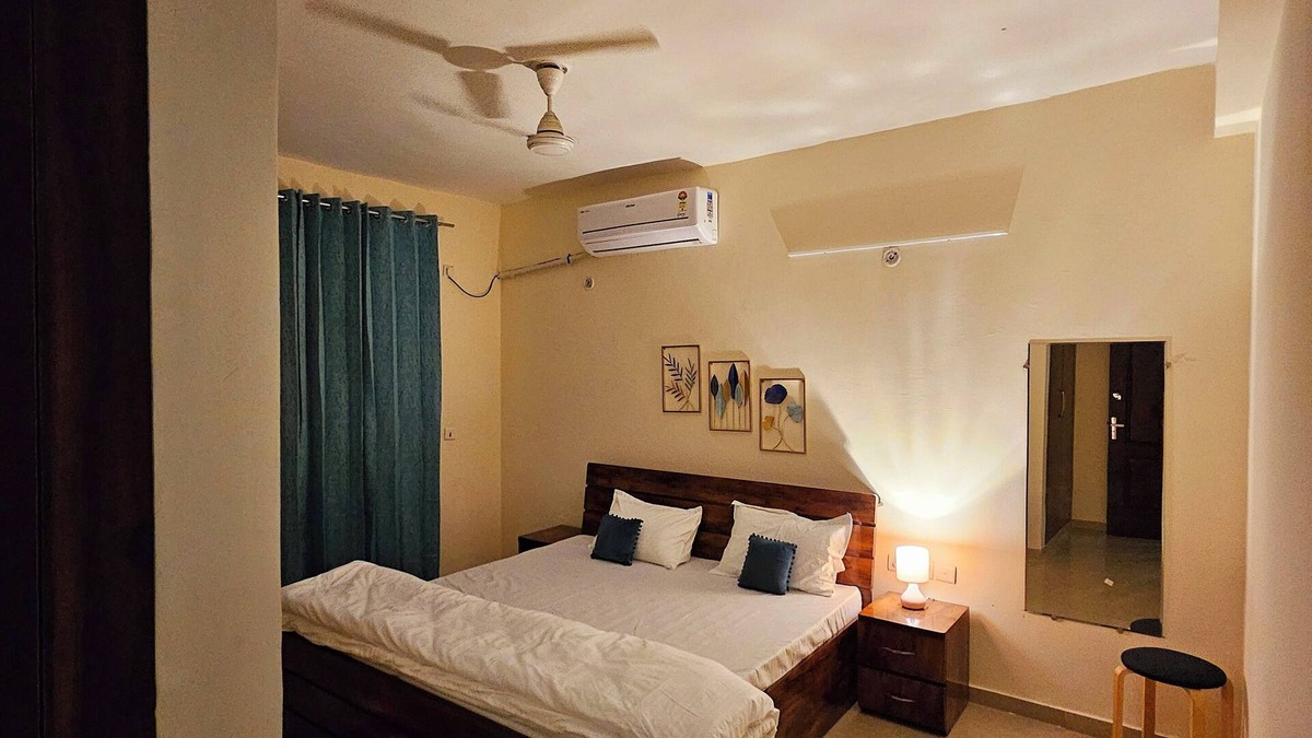 Mohangarh Apartment | Spacious 3-bedroom apartment with AC, WiFi and Kitchen in Posh area of Lucknow
