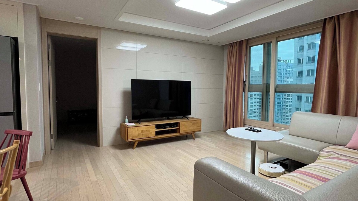 Songdo Apartment | Spacious 3-bedroom apartment in fantastic Incheon with WiFi, AC