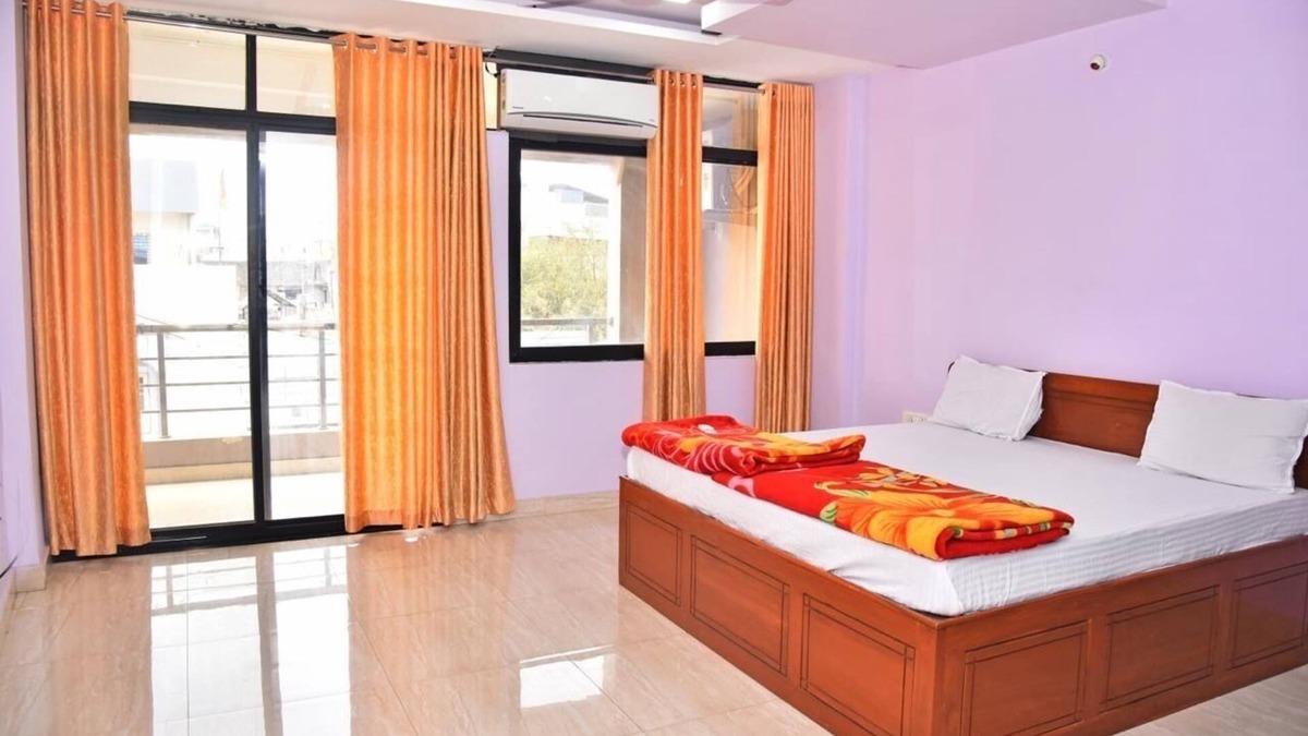 Ujjain Apartment | Spacious 3-bedroom apartment with AC, WiFi in wonderful Ujjain