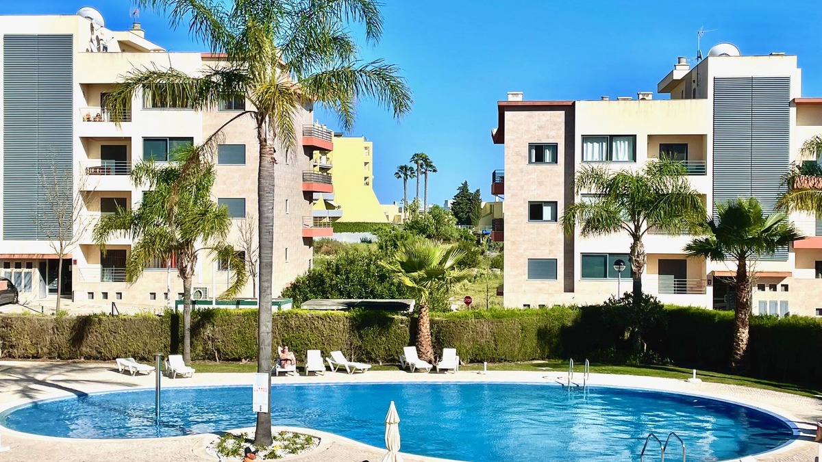 Albardeira Apartment | Spacious 3-bedroom apartment with private pool - next to Lagos Marina