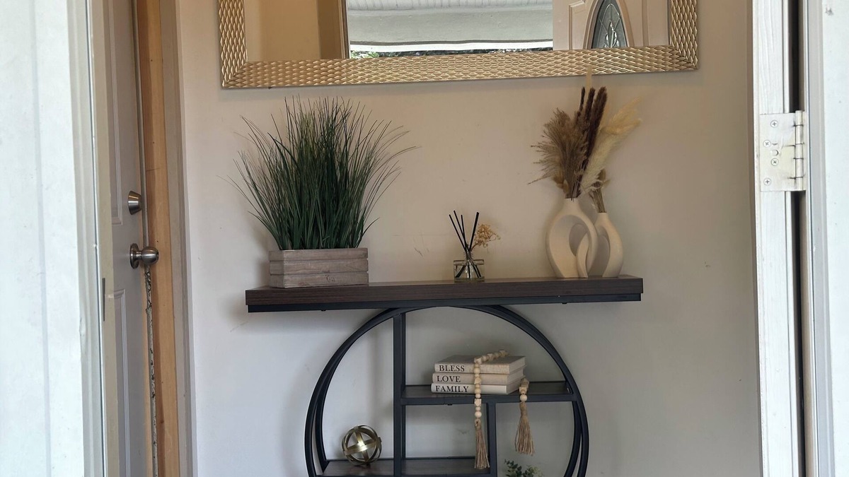 Cicero Apartment | Spacious 3-bedroom apartment with WiFi, AC in safe area in Cicero IL.