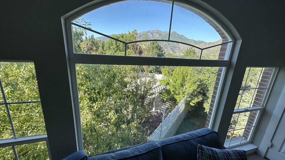 Layton Apartment | Spacious 3-bedroom apartment with pool, hot tub, and fitness room in Layton, UT