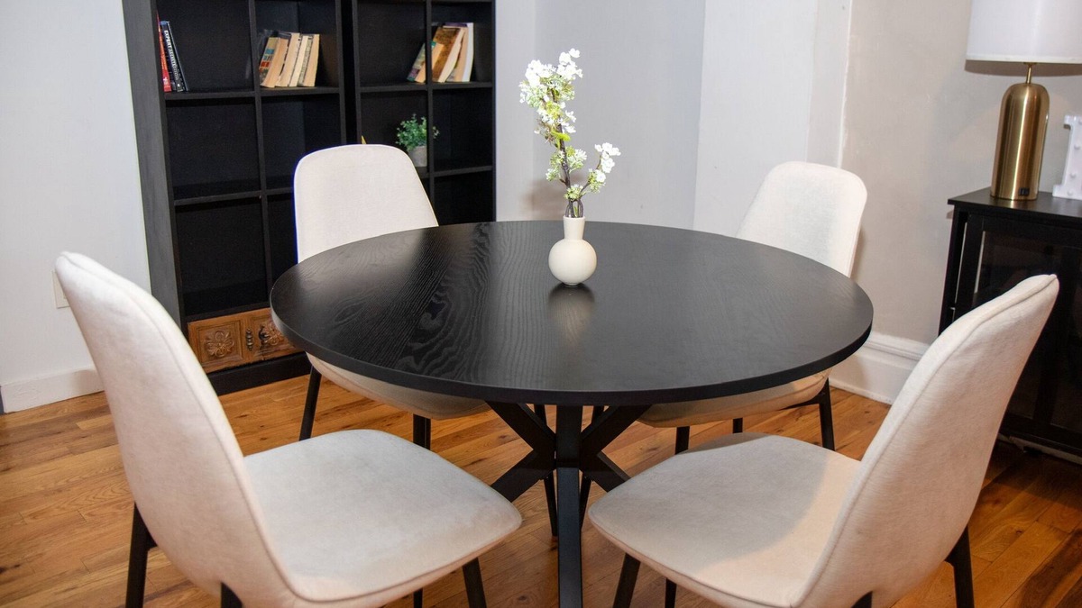 Downtown Newark Apartment | Spacious 3-bedroom apartment in DWTWN Newark,Nearby local hotspots & EWR airport