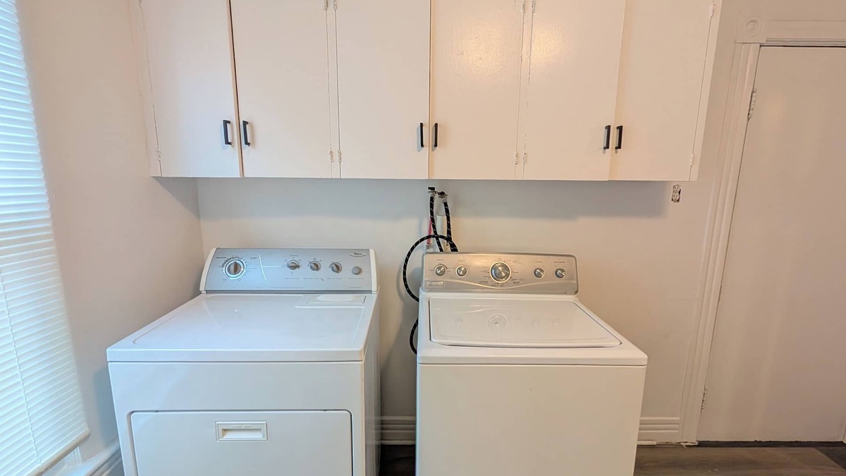Utica Apartment | Spacious 3-bedroom apartment with WiFi, AC in enchanting Utica