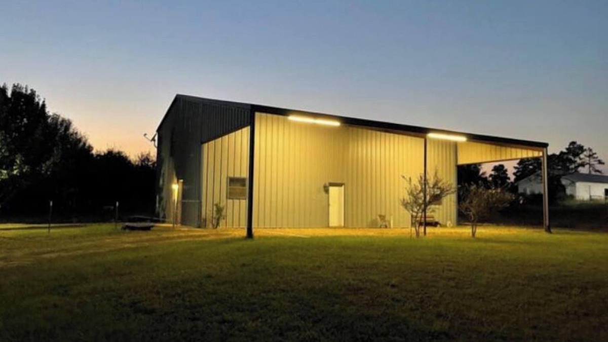 Kilgore House | Spacious 3 bedroom barndominium at the Speedwaynn