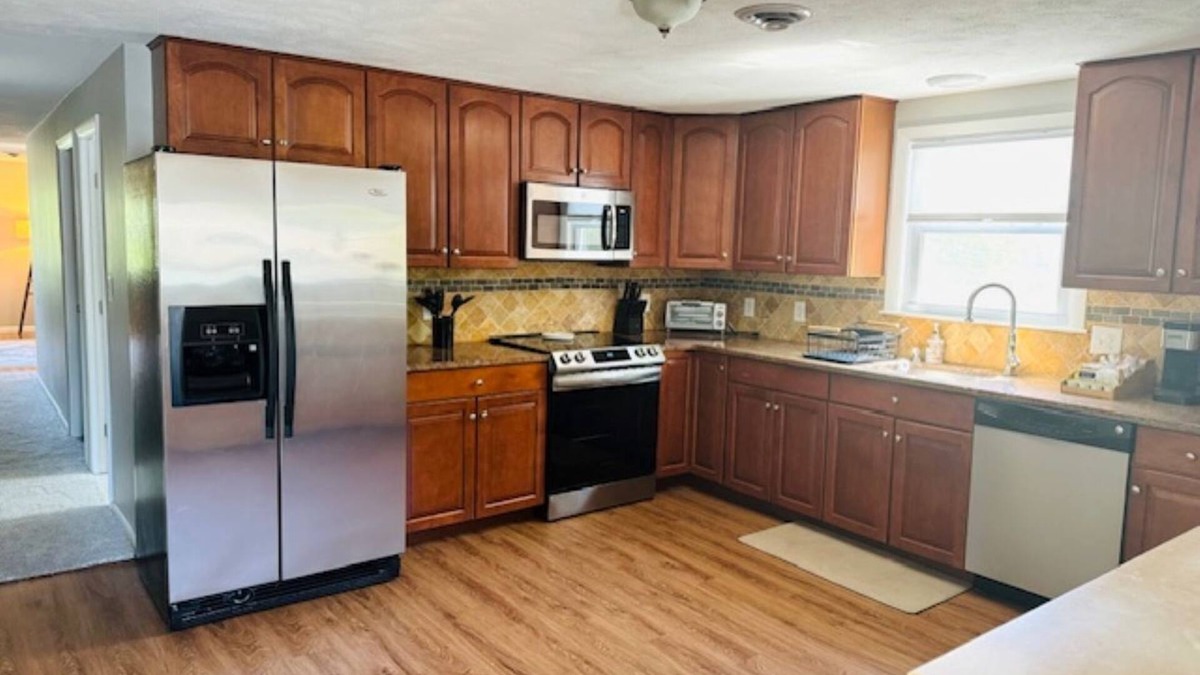 Waltham Condo | Spacious 3-bedroom Condo centrally located in delightful Waltham