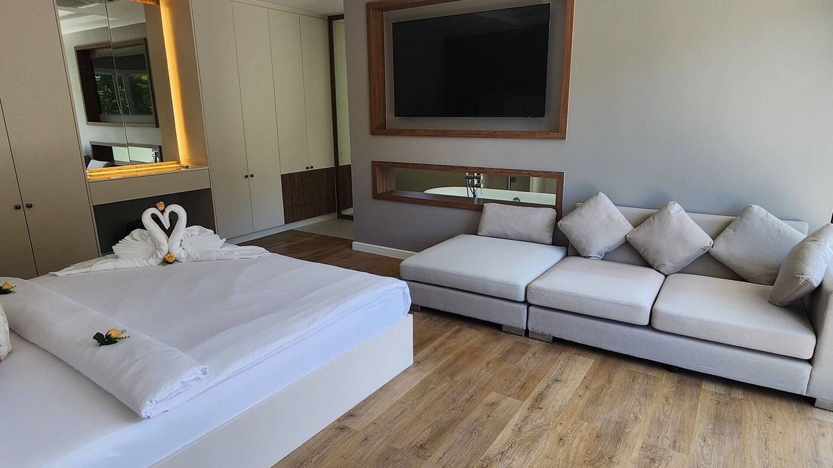 Phuket Condo | Spacious 3-bedroom condo with WiFi, AC. Nice View, Large Balcony,Fully furnished