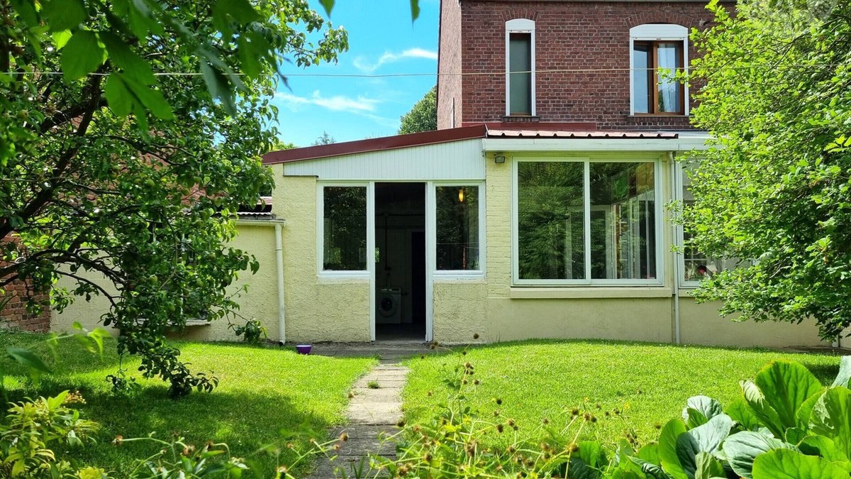 Cambrai Apartment | Spacious 3-Bedroom Cottage with Garden & Garage near Cambrai Center