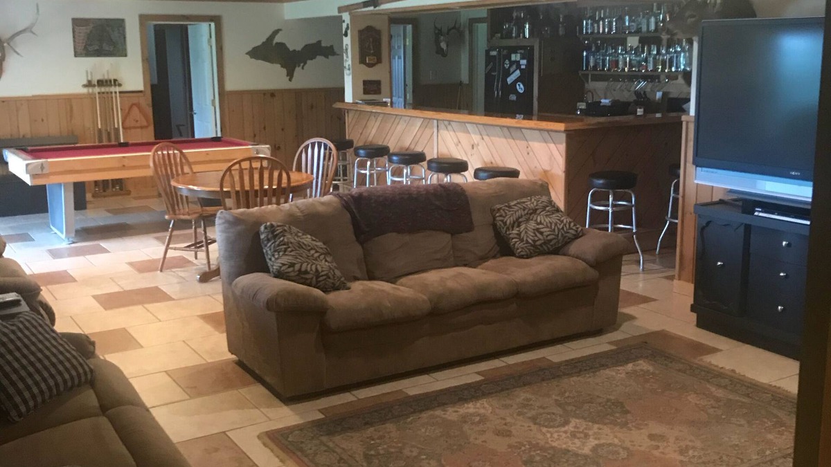 Wakefield Apartment | Spacious 3 bedroom for outdoor getaway, gateway to western U.P. Adventures