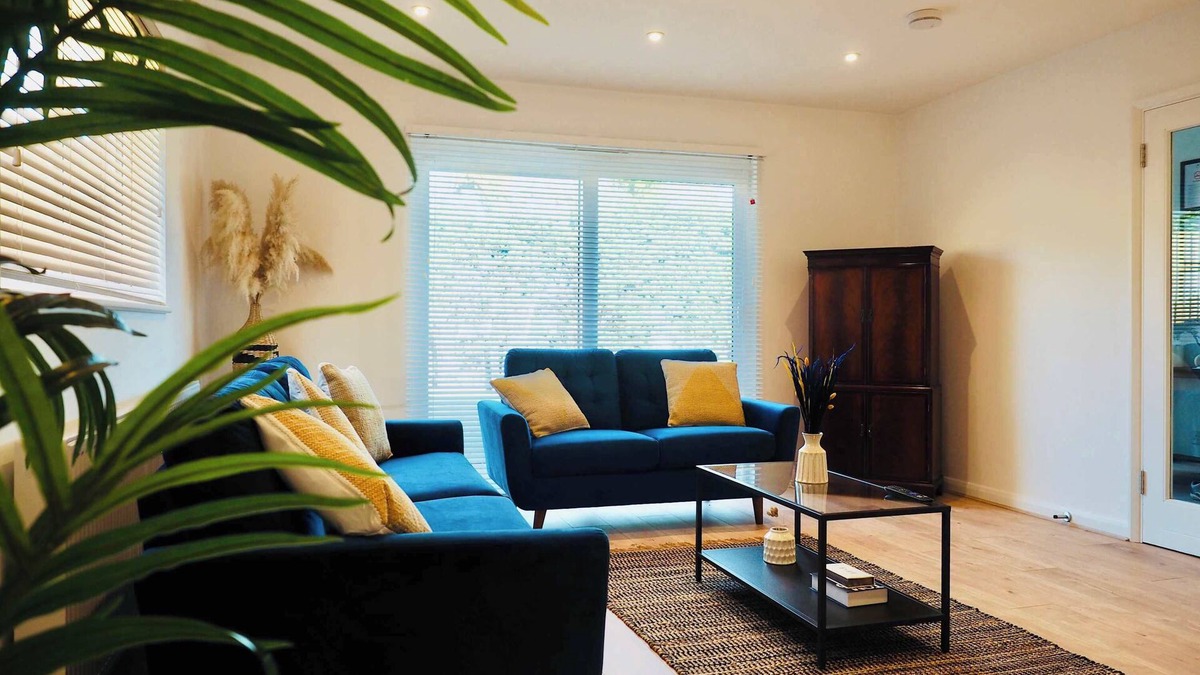 Rushmoor District Apartment | Spacious 3 bedroom Home w Parking in Farnborough