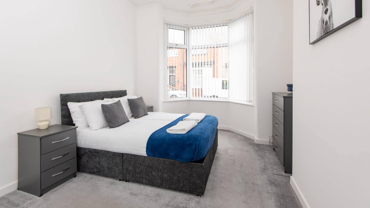 Sunderland House | Spacious 3-Bedroom Home, Newly Renovated, Sleeps 5