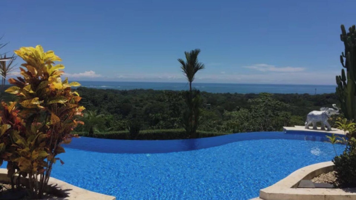 Los Angeles Chires House | Spacious 3-bedroom house with Ocean View-Large Pool-Gated Development-WiFi-AC