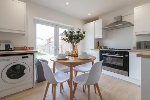 Beeston House | Spacious 3-Bedroom House near Elland Rd Stadium & Leeds City, Ideal for Contractors & Long Stays - NordStay