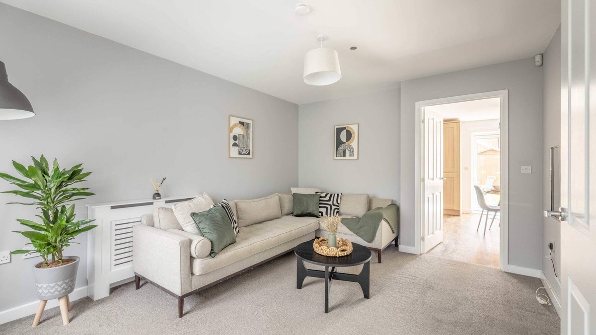 Slough House | Spacious 3-Bedroom Home in Berkshire