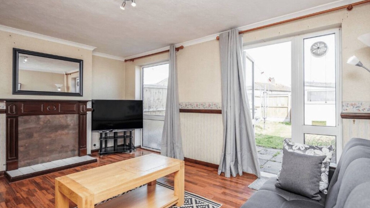 Tilbury House | Spacious 3 Bedroom Home With Wifi, Parking & Garden